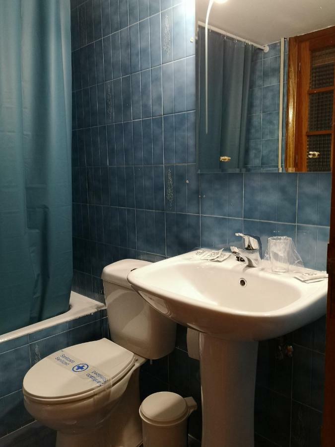 Hostal Becerril Becerril de la Sierra Eksteriør billede